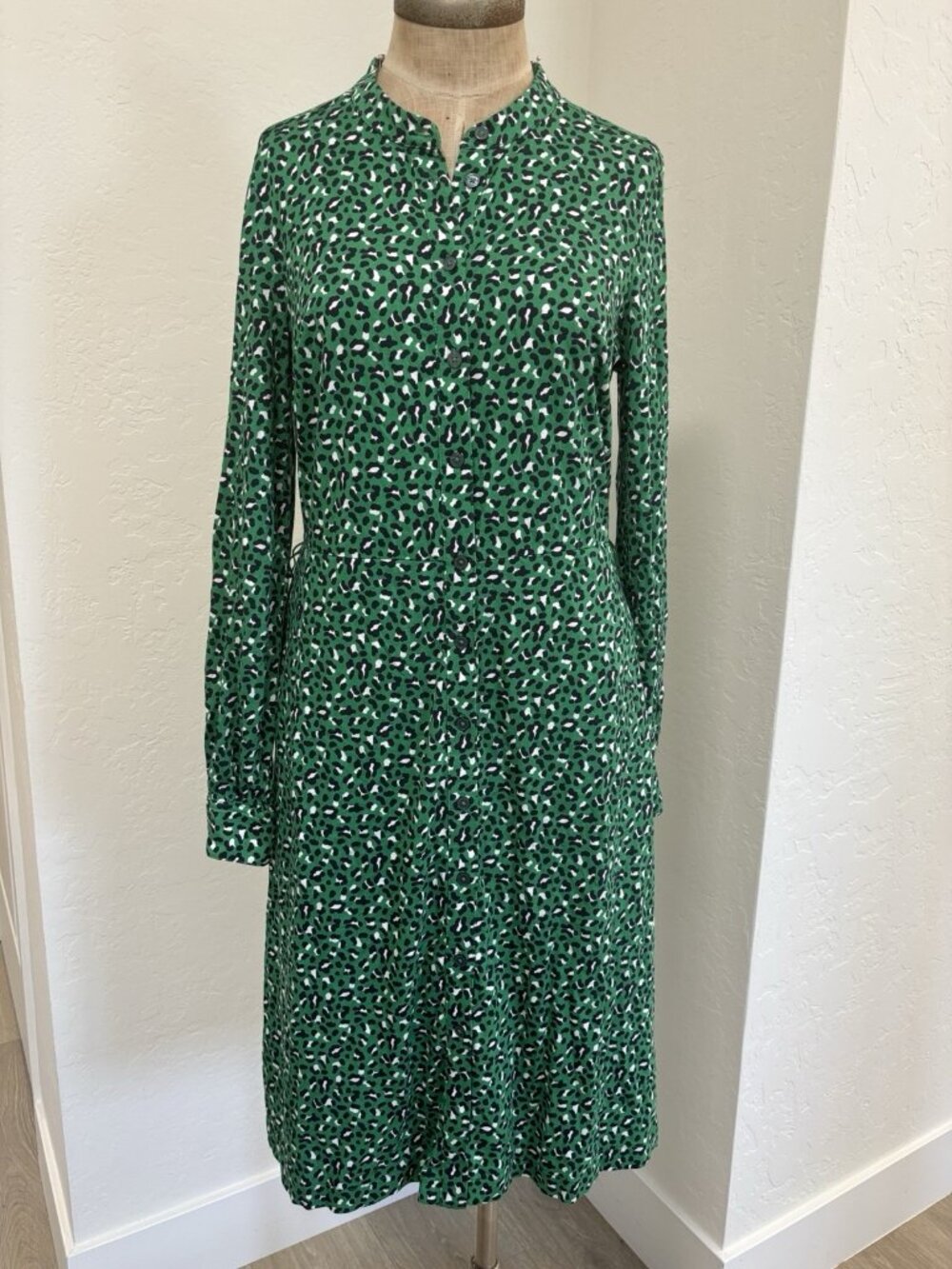 Boden Julia Shirt Dress Size 8 Button Up Green Print Stretch Jersey Midi Pockets